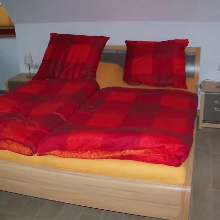 Zum-luetten-leuchtturm * Glowe