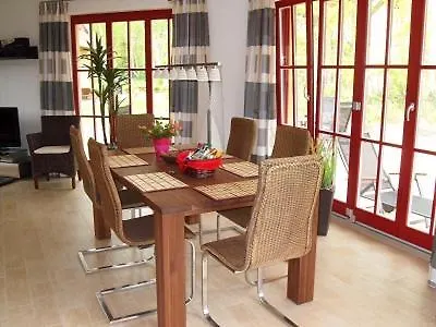 Zum-luetten-leuchtturm * Glowe