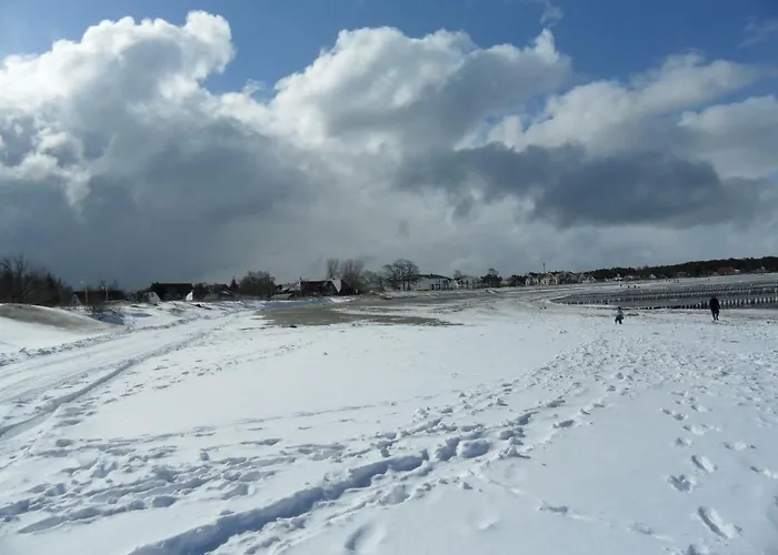 Zum-luetten-leuchtturm بيت للعطل
